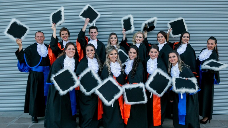 Cola&ccedil;&atilde;o de grau em sess&atilde;o solene ocorreu no s&aacute;bado, 24/02